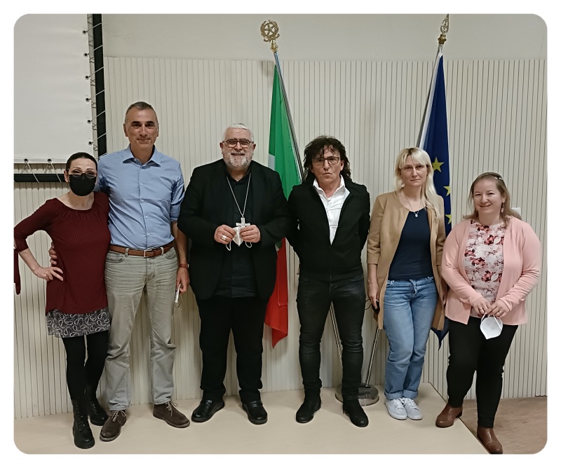 Vescovo, dirigente e docenti 